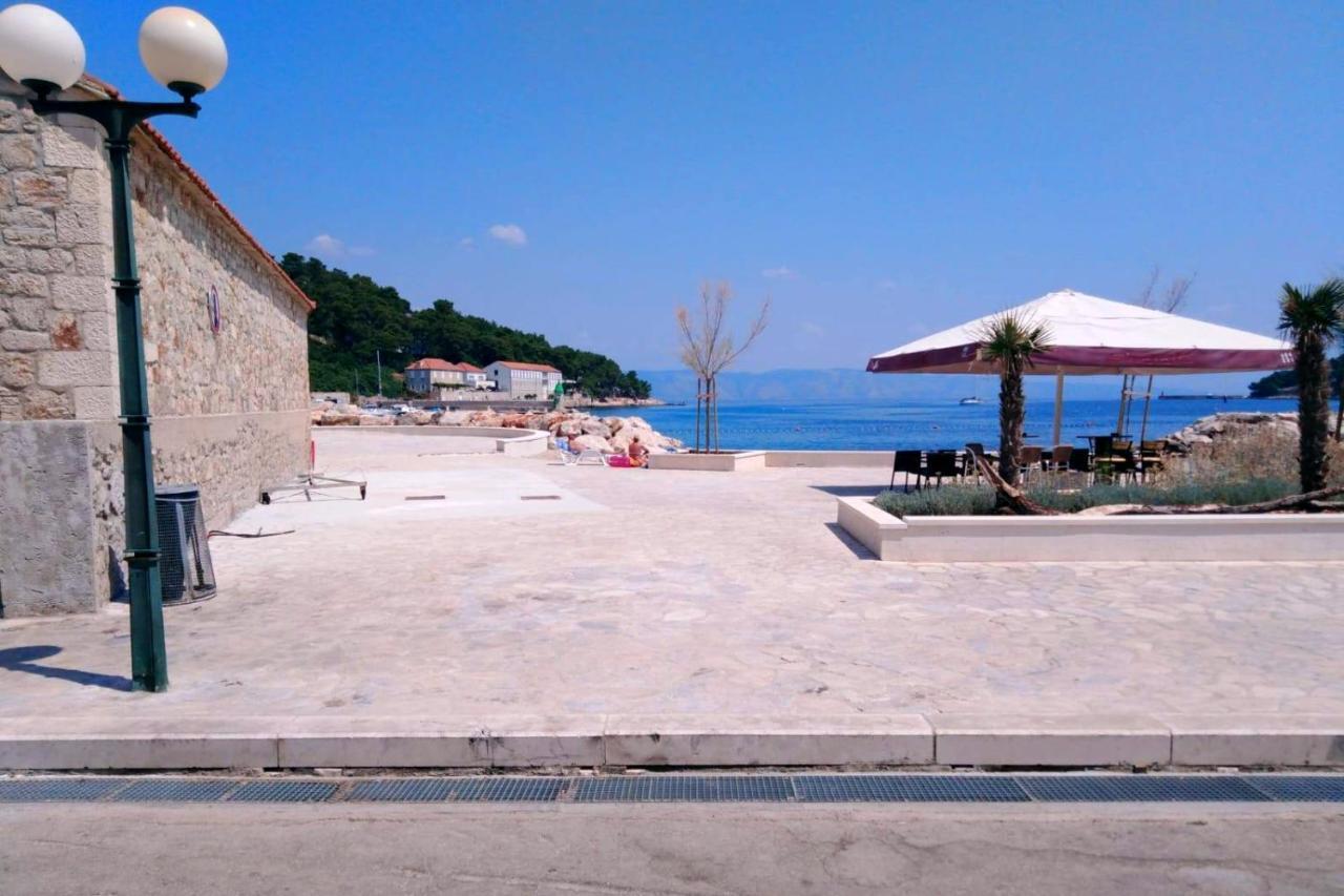 Apartments By The Sea Jelsa, Hvar - 11319 Jelsa  Kültér fotó