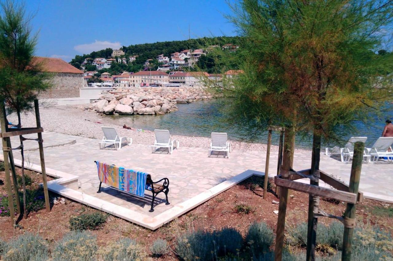 Apartments By The Sea Jelsa, Hvar - 11319 Jelsa  Kültér fotó
