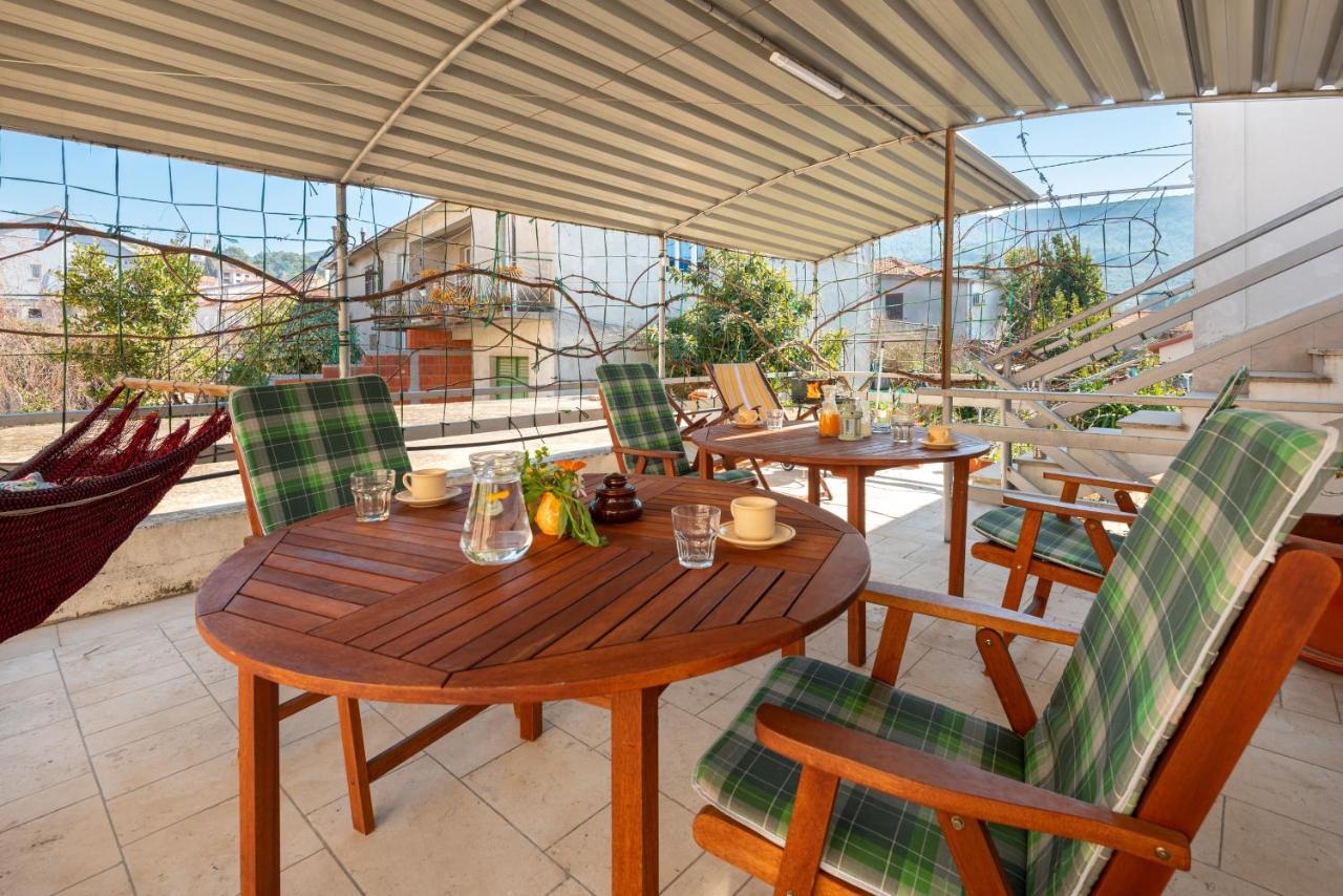 Apartments By The Sea Jelsa, Hvar - 11319 Jelsa  Kültér fotó