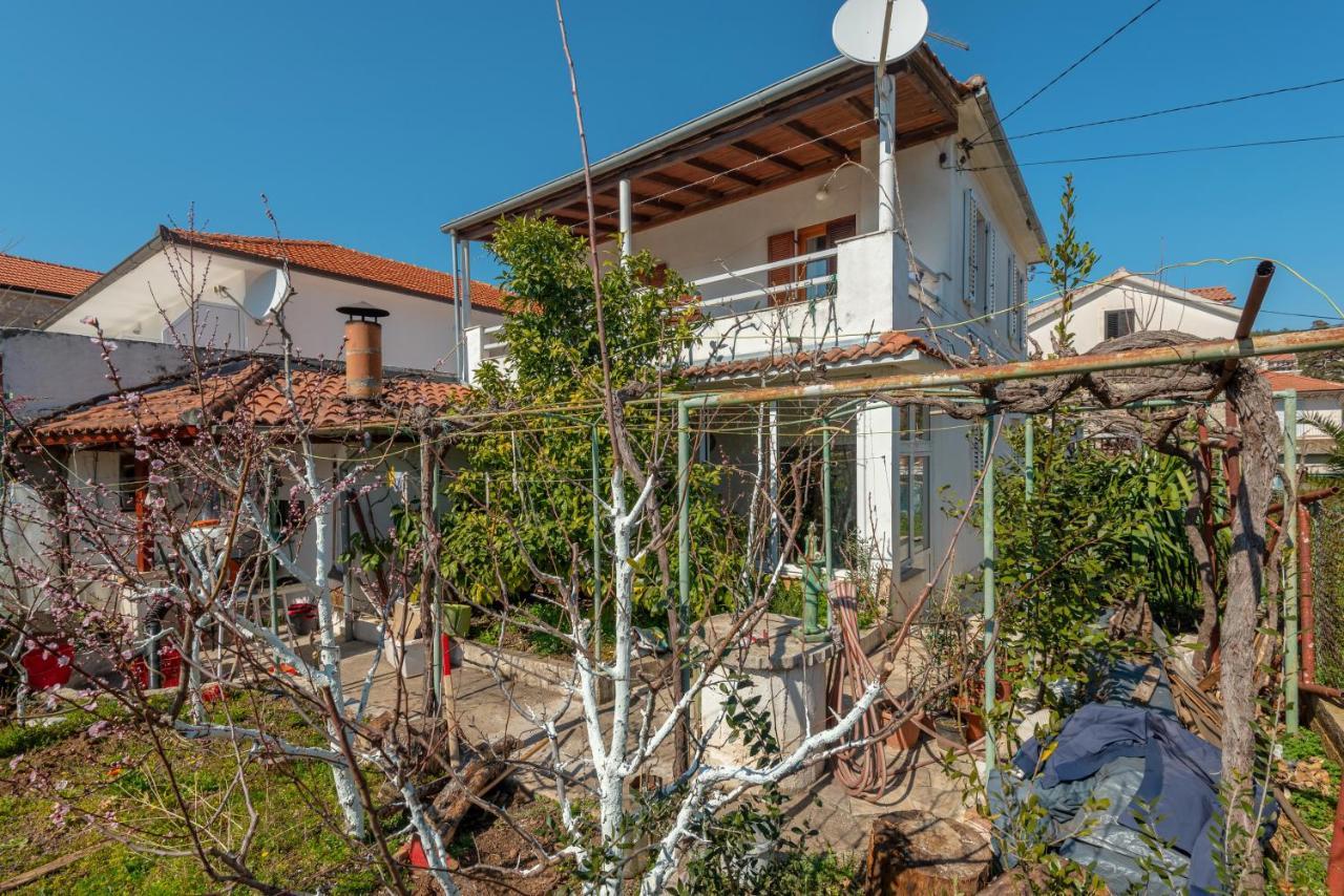 Apartments By The Sea Jelsa, Hvar - 11319 Jelsa  Kültér fotó