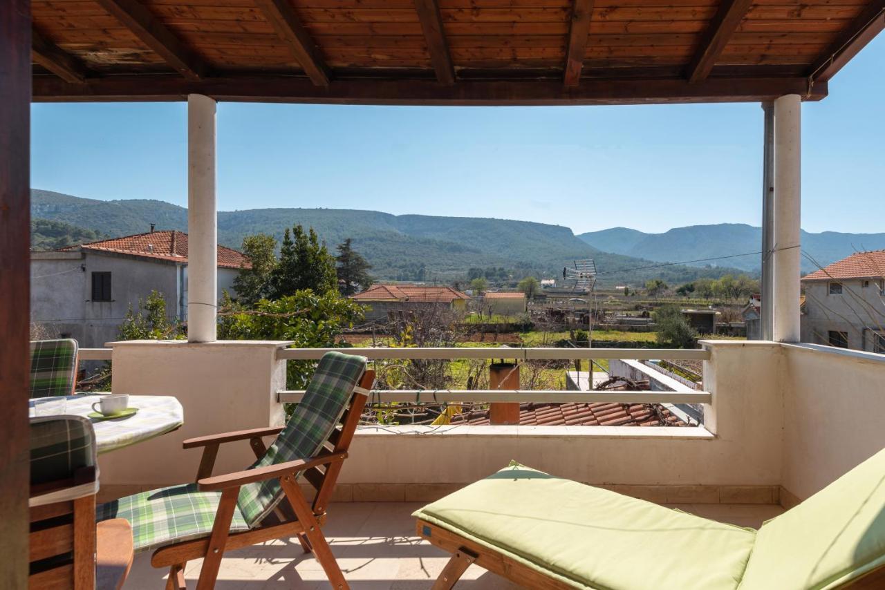 Apartments By The Sea Jelsa, Hvar - 11319 Jelsa  Kültér fotó