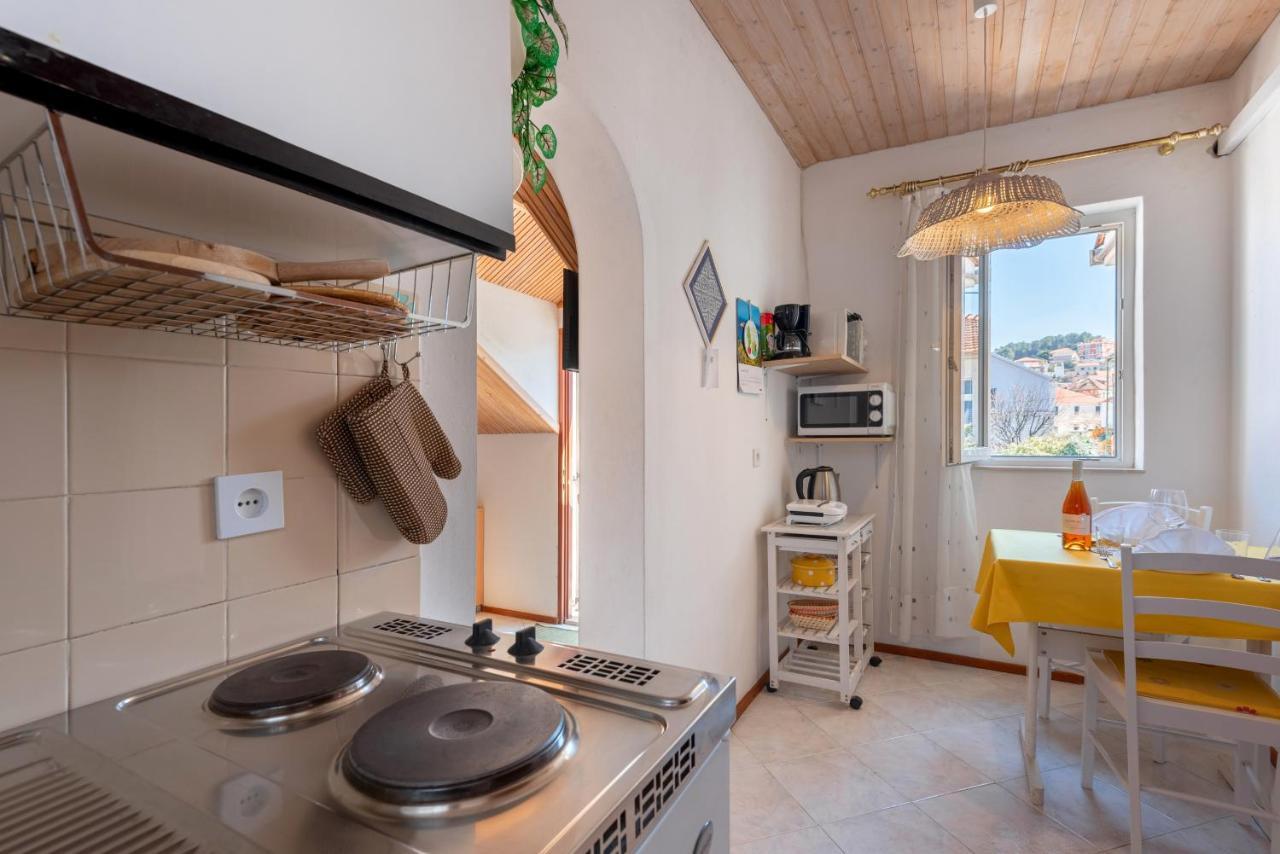 Apartments By The Sea Jelsa, Hvar - 11319 Jelsa  Kültér fotó